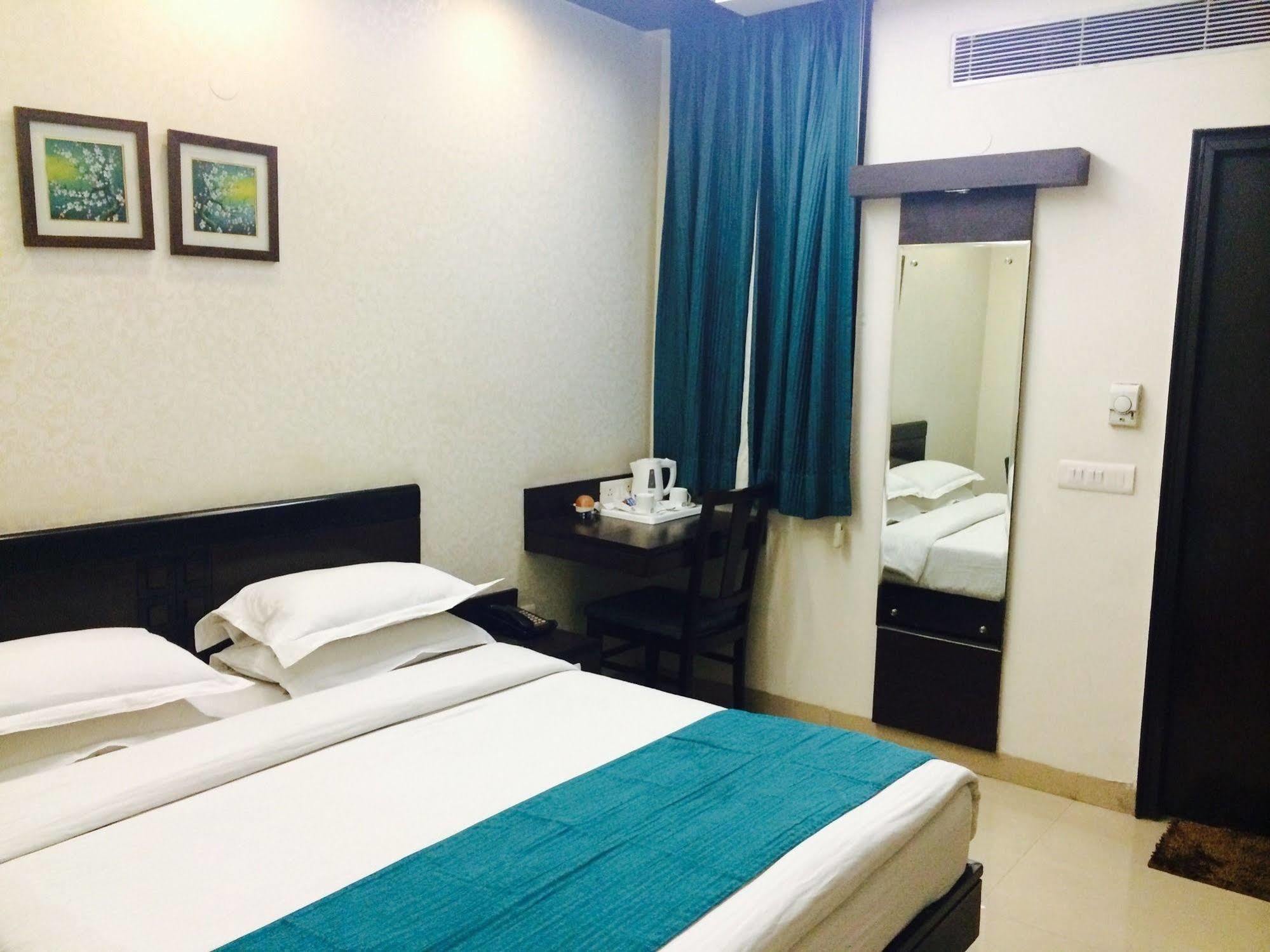 Fabhotel Rockland Új-Delhi Kültér fotó